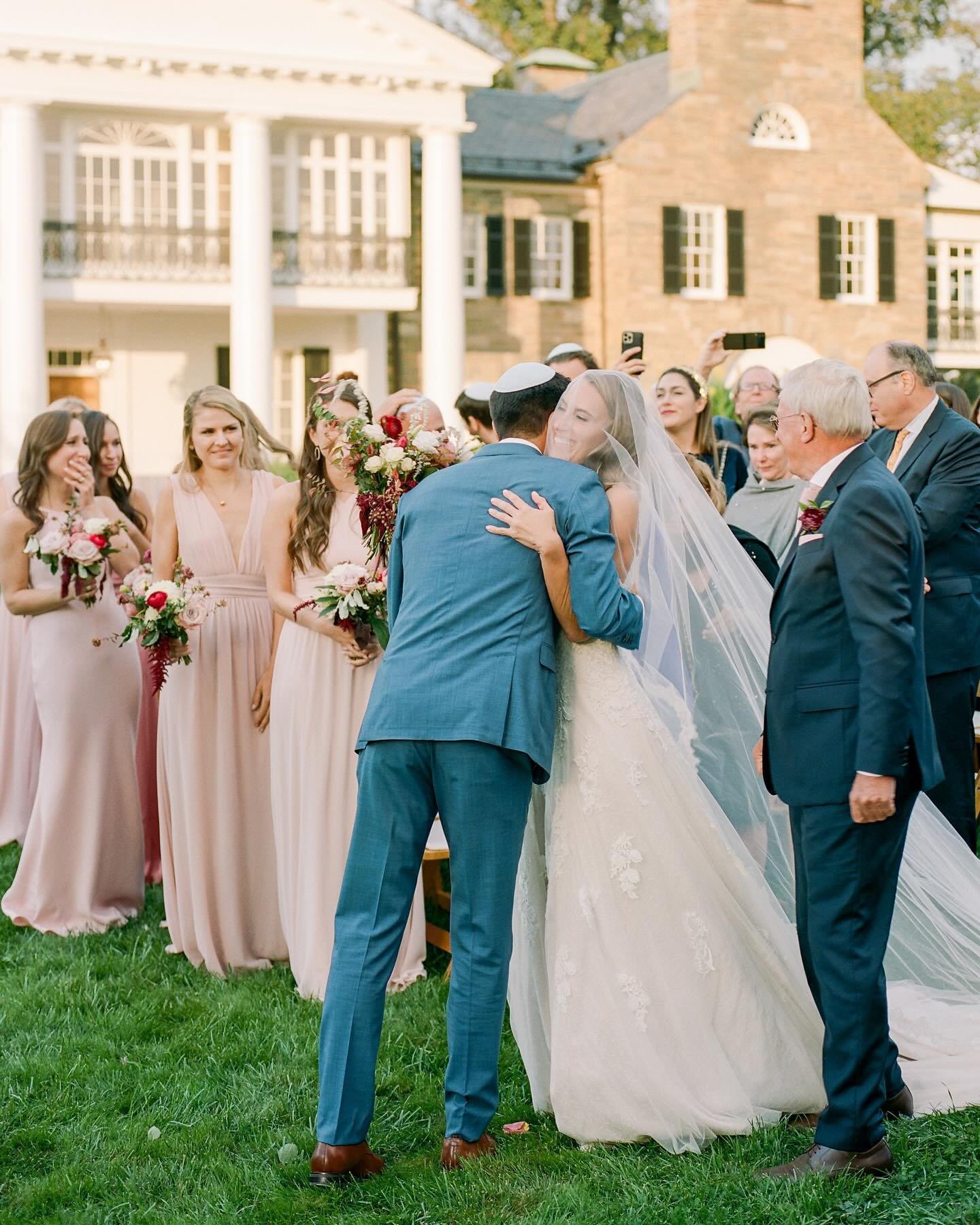The sweetest top of the aisle moment - D and M were so excited that they couldn&rsquo;t resist a hug when she reached him at the altar! 

Planner @sarahkazemburgevents 
Venue @glenviewmansion 
Floral Design @steelcutflowerco 
Beauty @georgetownbride 
