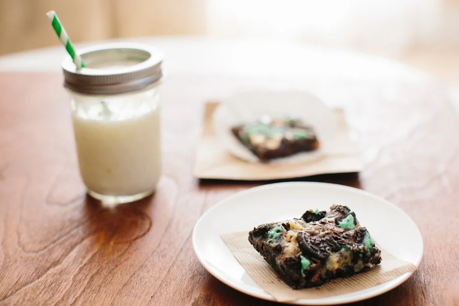 Cookies + Cream Magic Bars // Becca Bakes (www.becca-bakes.com)