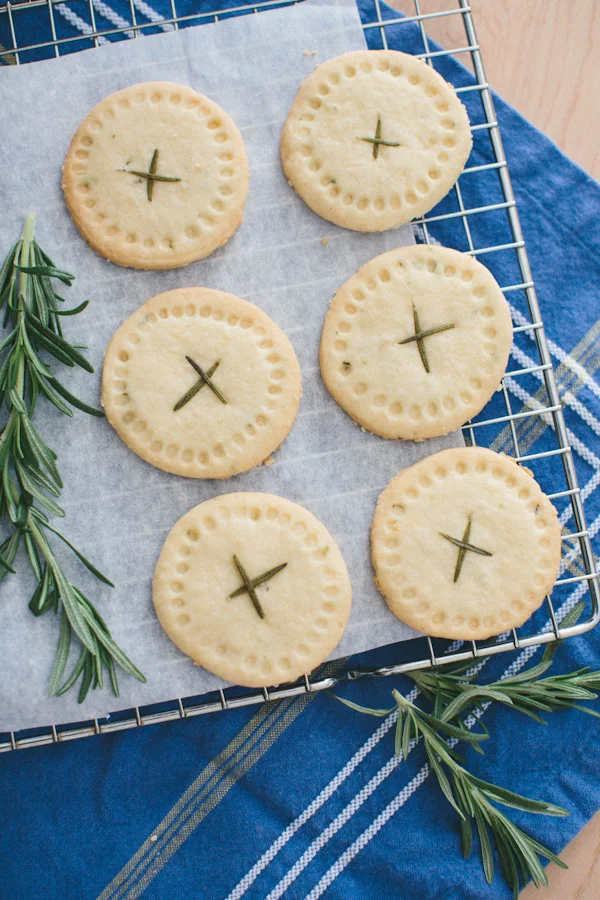 Rosemary Shortbread Rounds // Becca Bakes (www.becca-bakes.com)