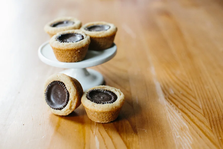 Dark Chocolate Peanut Butter Cup Cookies // Becca Bakes (www.becca-bakes.com)
