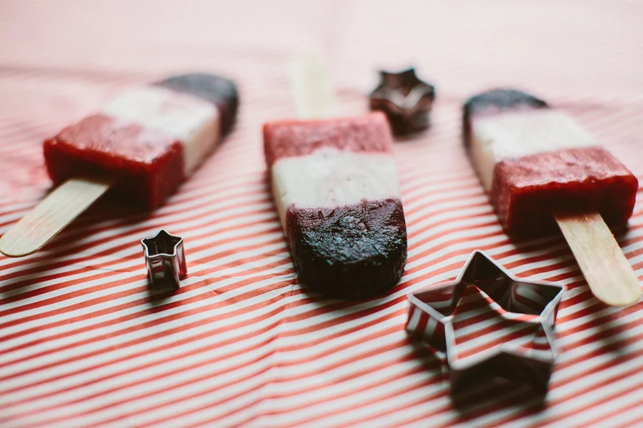 Firecracker Popsicles // Becca Bakes (www.becca-bakes.com)
