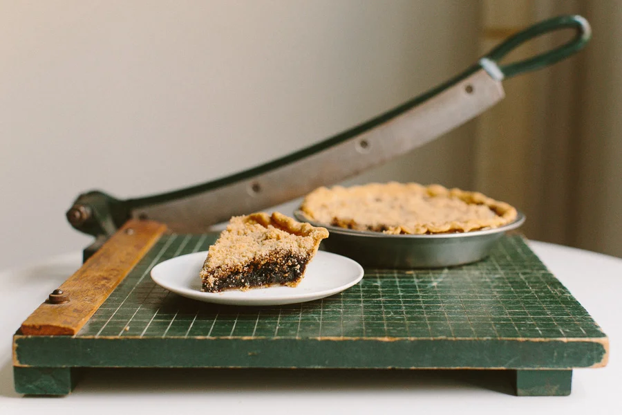 Shoofly Pie // Becca Bakes (www.becca-bakes.com)