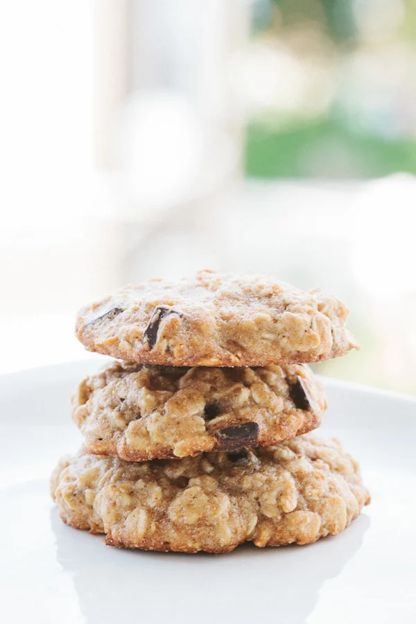 Banana Oatmeal Chocolate Chunk Cookies | Becca Bakes (www.becca-bakes.com)