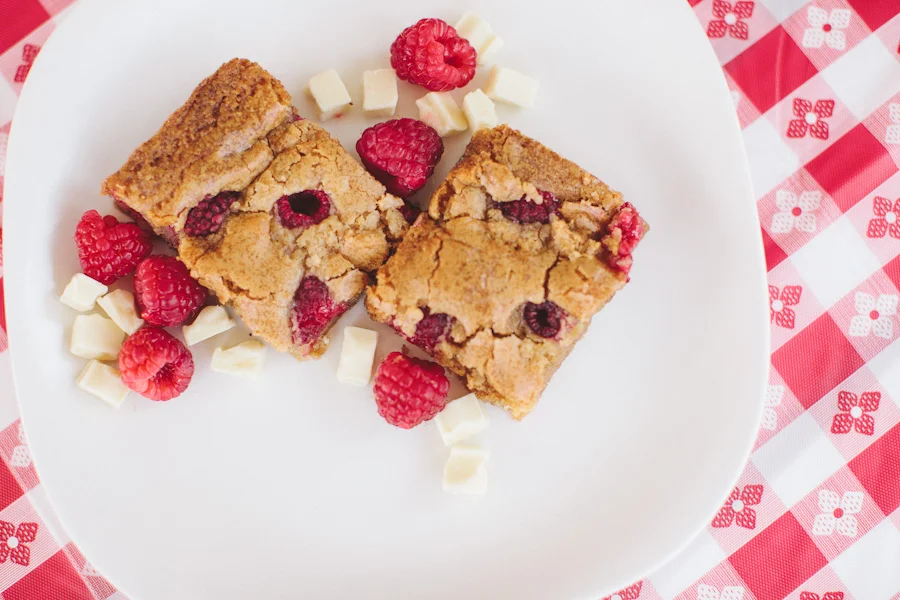 Raspberry White Chocolate Blondies | Becca Bakes (www.becca-bakes.com)