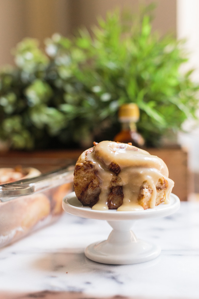 Maple Bacon Cinnamon Rolls | Becca Bakes (www.becca-bakes.com)