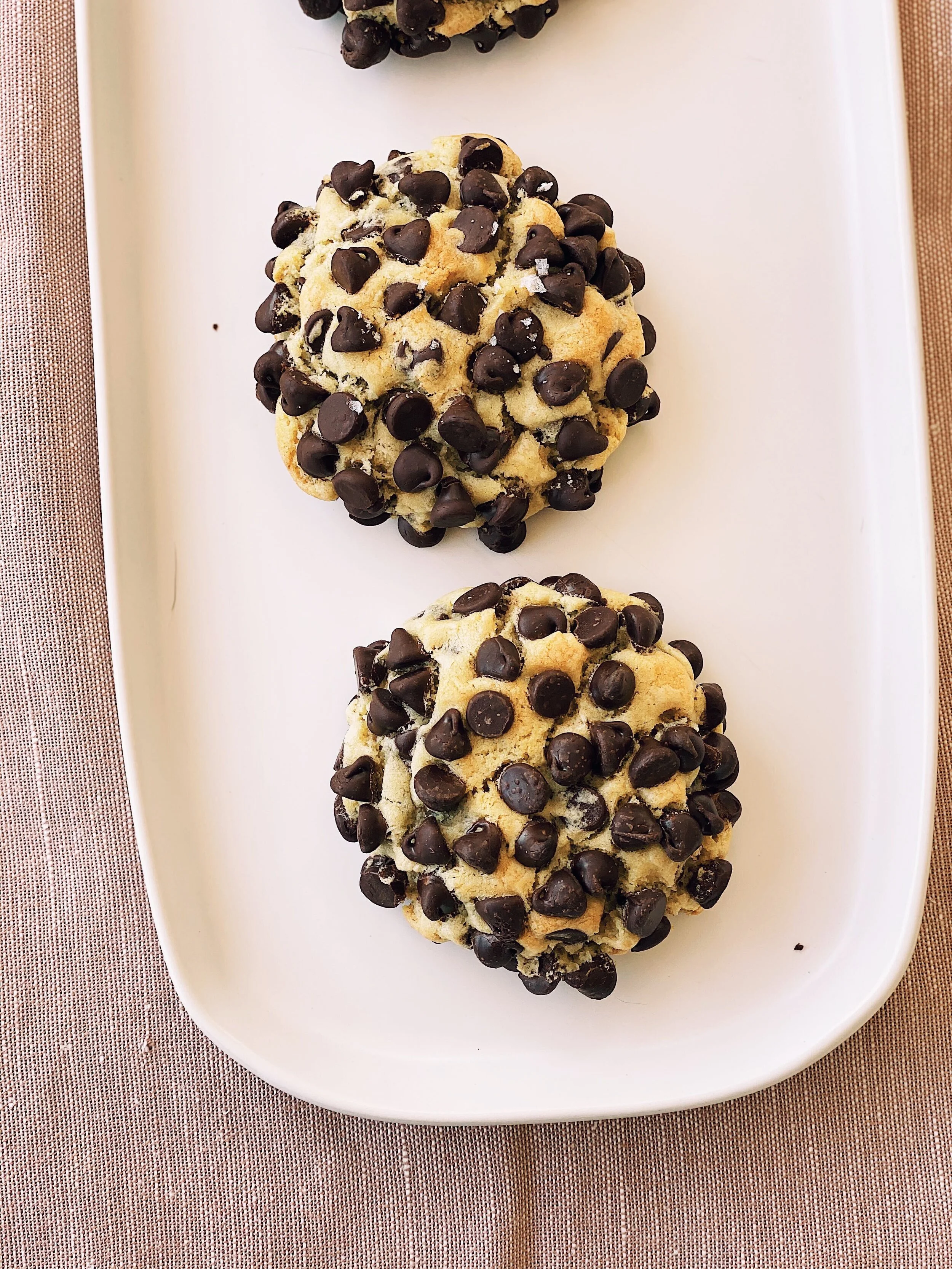 Copycat Gideon’s Bakehouse Chocolate Chip Cookies | Becca Bakes (www.wulanhaotej.tw)