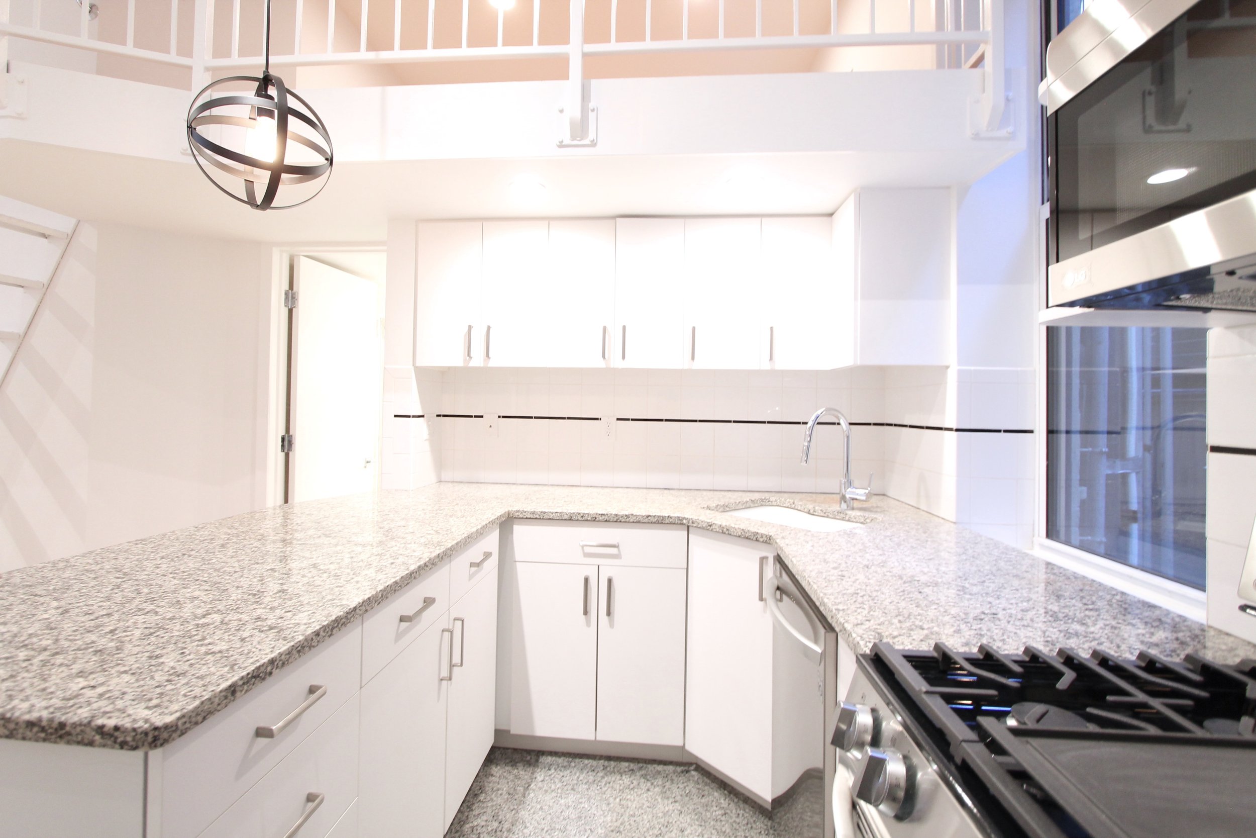 Kitchen 2.jpeg