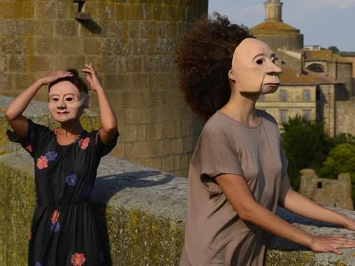 “Amelia & Luna” with Familie Flöz, Tuscania, Italy 2018. Photo: Gianni Bertucci.