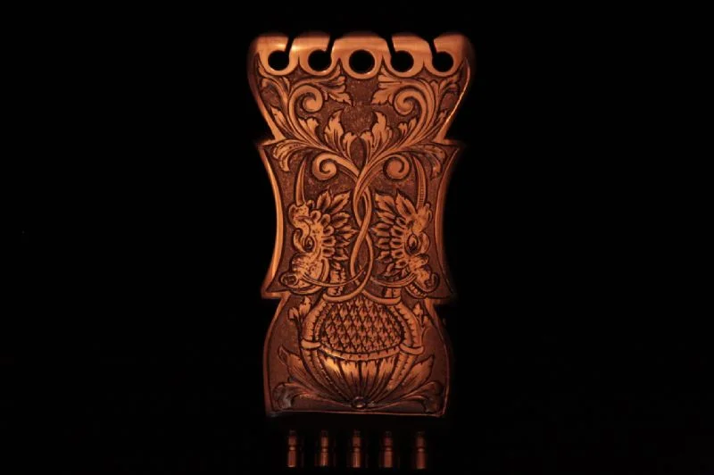 A modified Kerschner banjo tailpiece