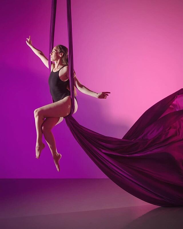 Daydream. Because you can't accomplish what you've never fully imagined. || Richelle E. Goodrich⁣
-⁣
@aerial_silk_goddess #alloyimagesphotography #aerialist #aerialphotography #aerialsilks #aerialphoto #aerialshoot #aerialphotoshoot #circuseveryday