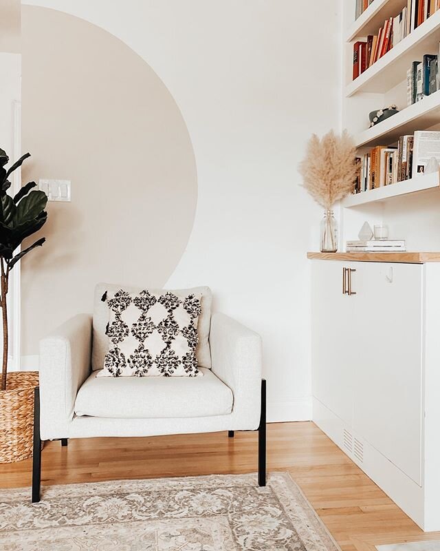 Introducing my colour block corner which on most days is my laundry on laundry on laundry corner 😫 (swipe to see reality 😭). Tell me your laundry secrets mamas! Do you do one load a day or save it all and do a ton at once?