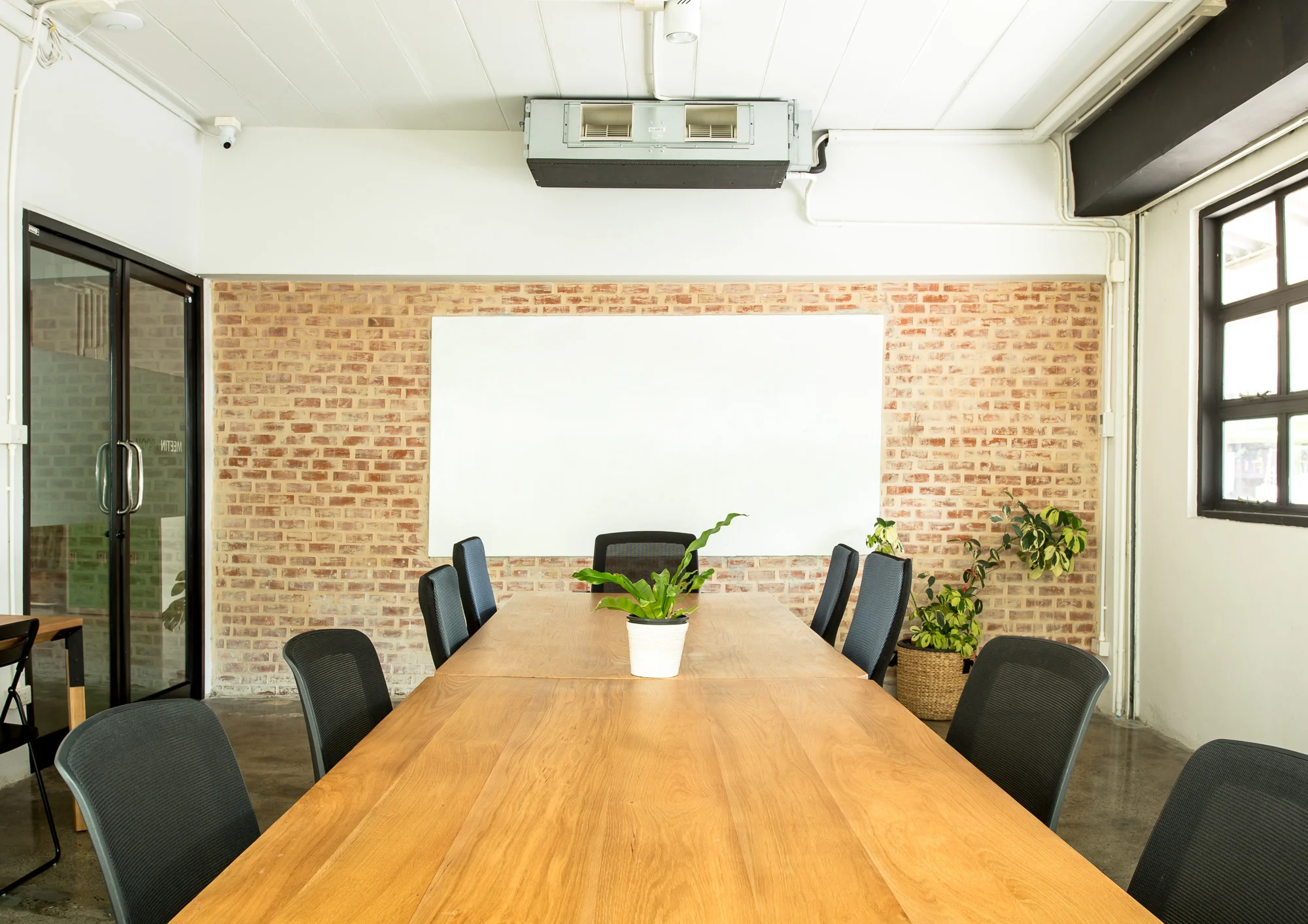 L Meeting Room