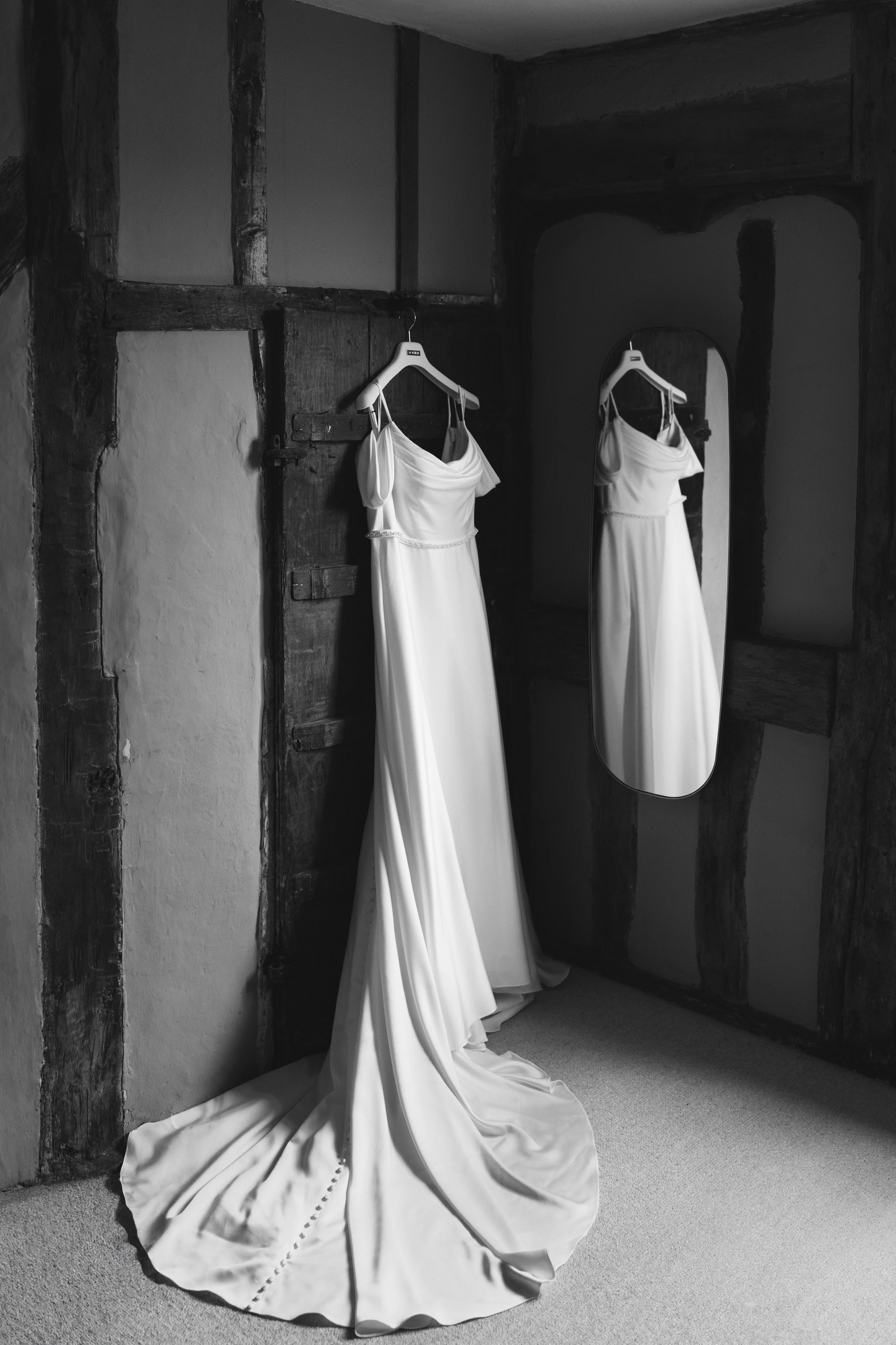 003_the-barns-at-redcoats-hertfordshire-wedding-photography_cat-lane-photo.jpg