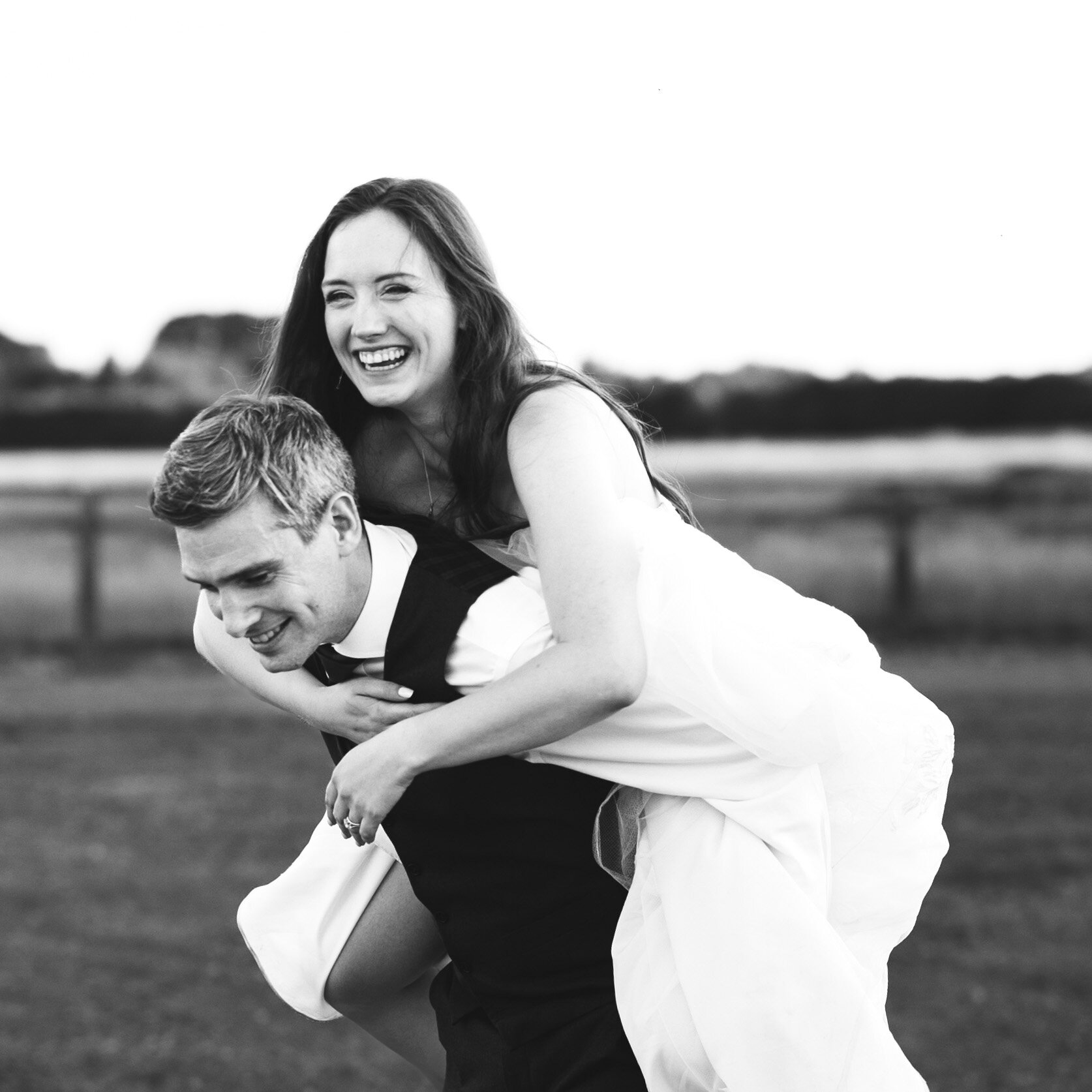 True love is giving your wife a piggyback so she doesn't have to walk over the gravel after she's taken her shoes off! 💛

Venue: @bunkersbarnweddings 
Dress: @justinalexander via @eveliebridal
Makeup: @charliepearcymakeup 
Suit: @williamyoung1876tai