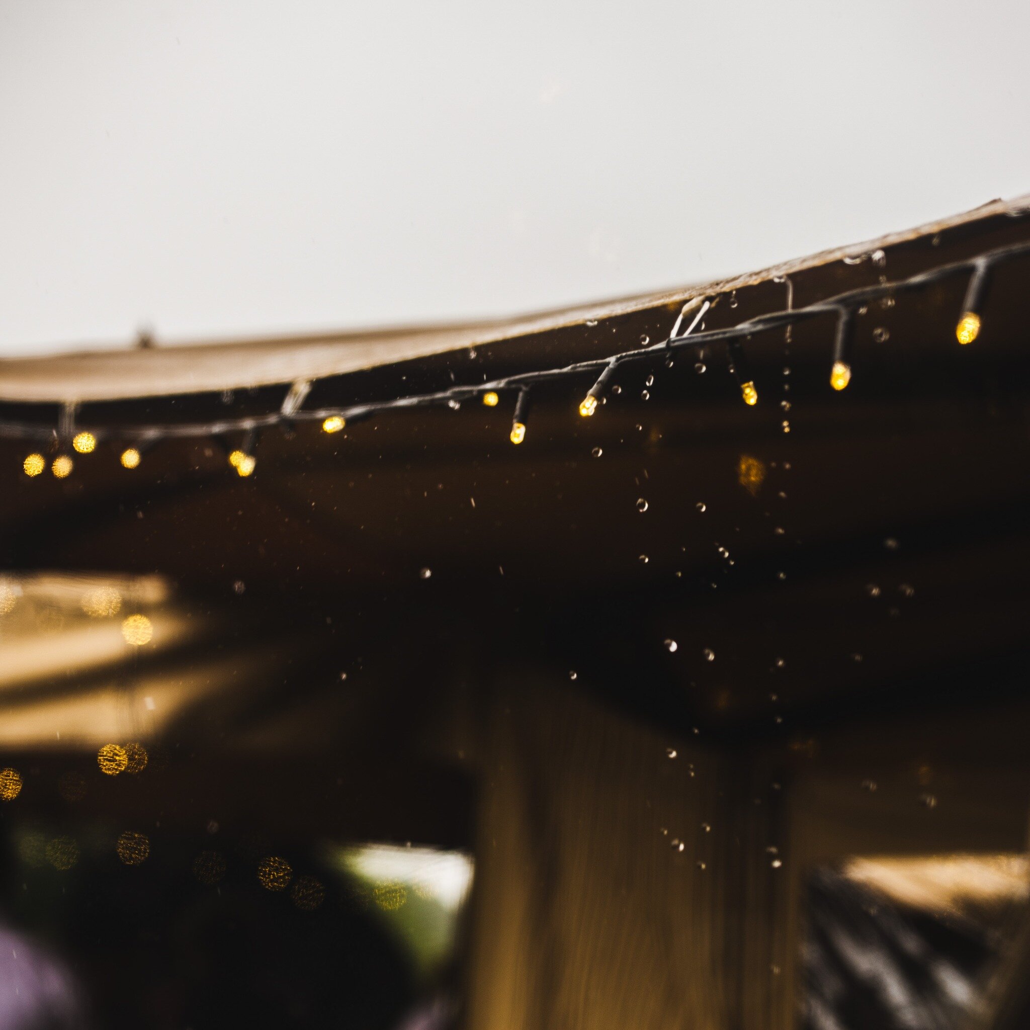 Always happy to grab those scene setting shots that tell the story of your day.. even if it means a dash out into the rain!

Venue: @tiptopvenues_ 

#bedfordweddingphotographer #bedfordshirewedding #bedfordshireweddingphotographer #tiptopvenues #tipi