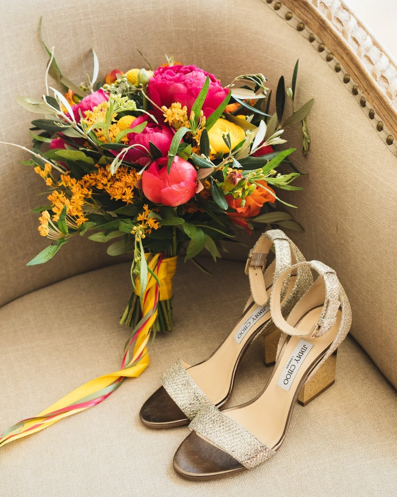 Anyone who knows me knows I am a complete crazy flower lady and that moment in the morning when the flowers arrive is always one of my favourite parts of the day! So on that note, this post is a little moment of admiration for Cat's stunning bouquet 
