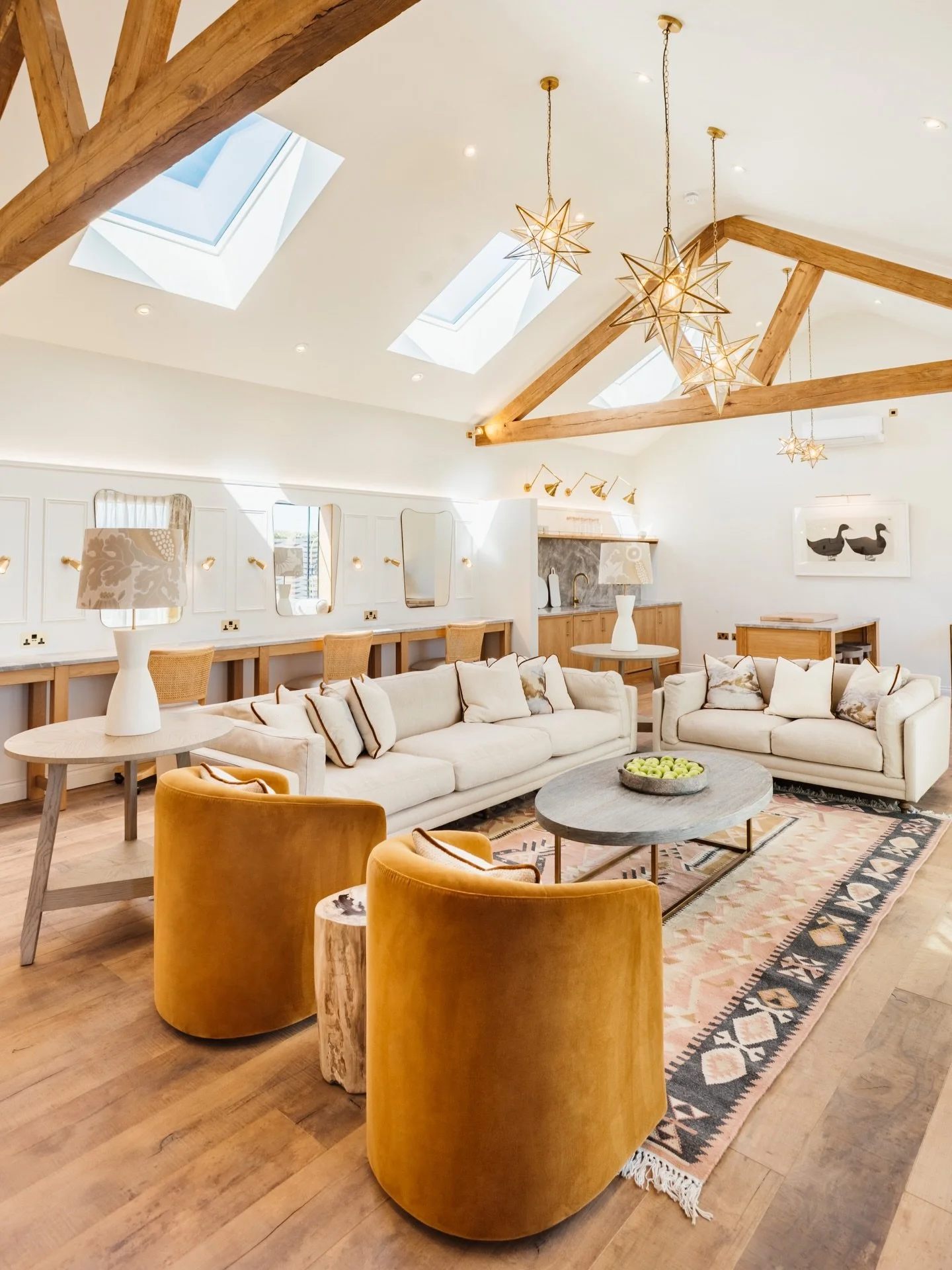 My first visit to South Farm this year was not for a wedding, but to photograph their brand new Apple Shed: a beautiful light + airy space designed for wedding mornings with your favourite people.

What really stood out to me was not only how gorgeou