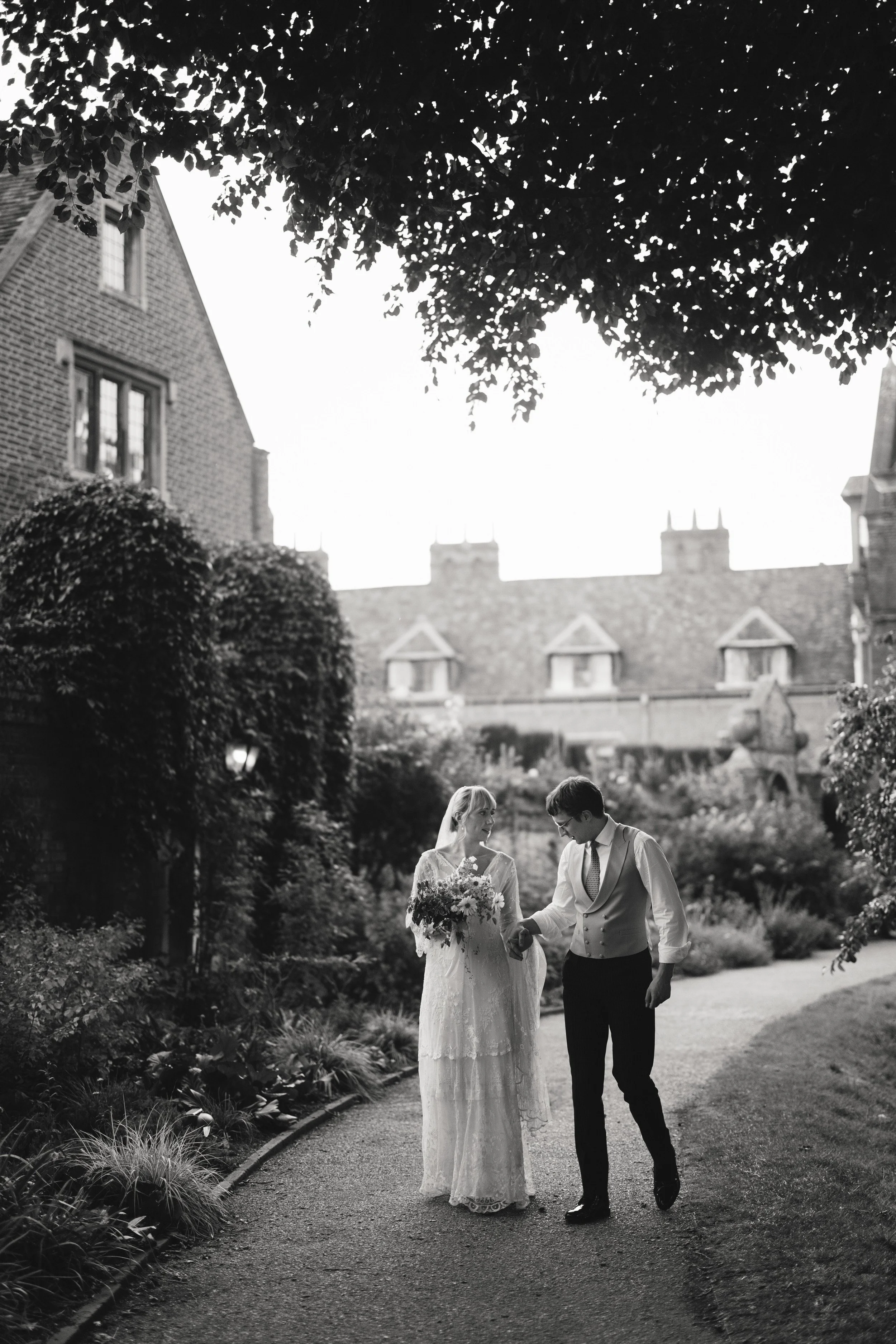 093_pembroke-college-chapel-cambridge-wedding-photography_cat-lane-photo.jpg