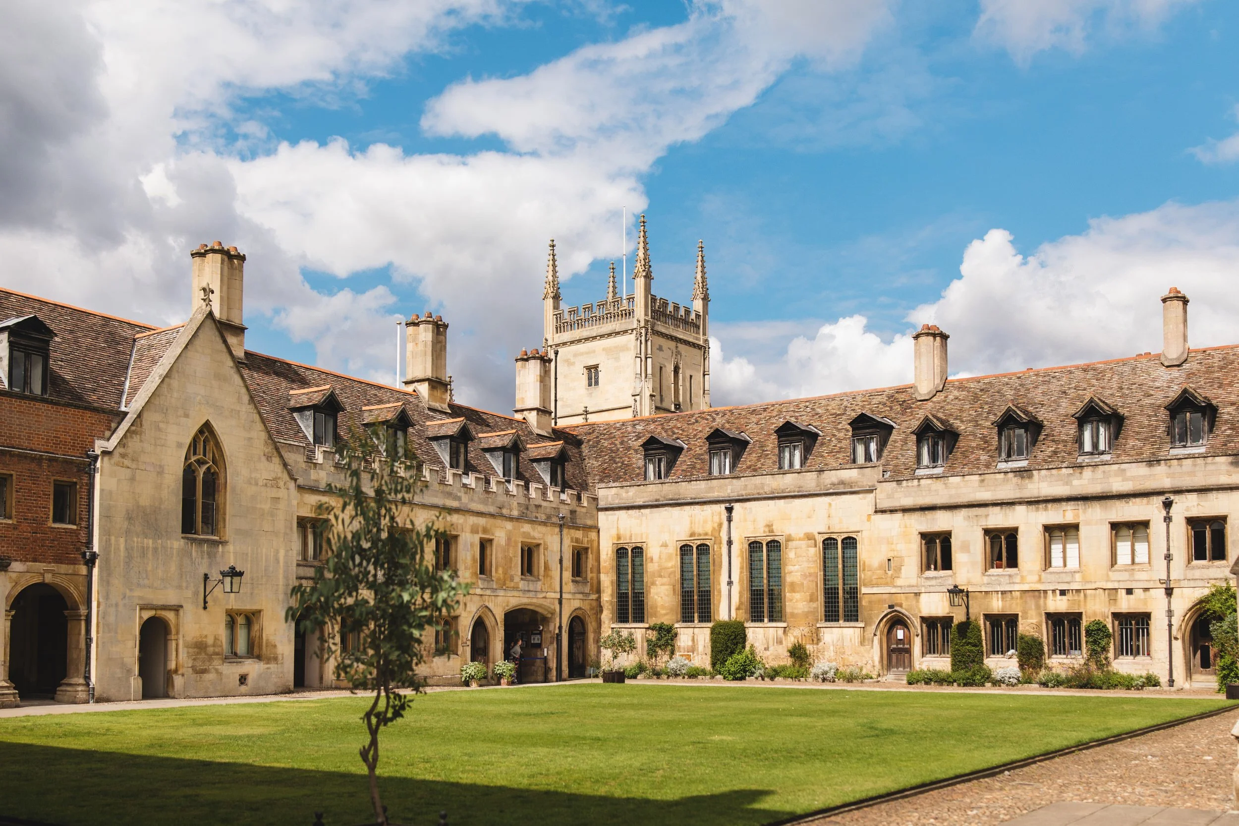001_pembroke-college-chapel-cambridge-wedding-photography_cat-lane-photo.jpg