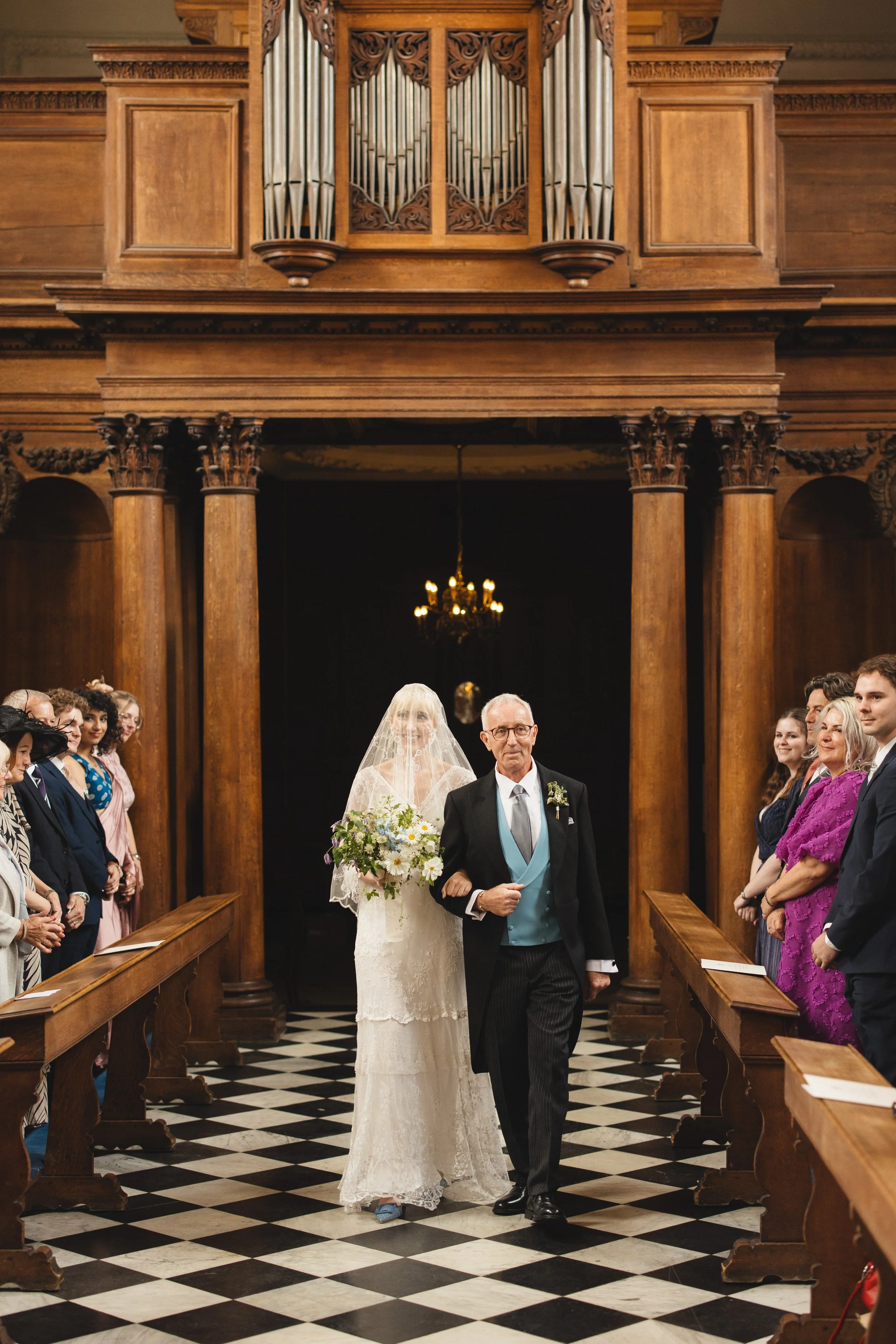 031_pembroke-college-chapel-cambridge-wedding-photography_cat-lane-photo.jpg