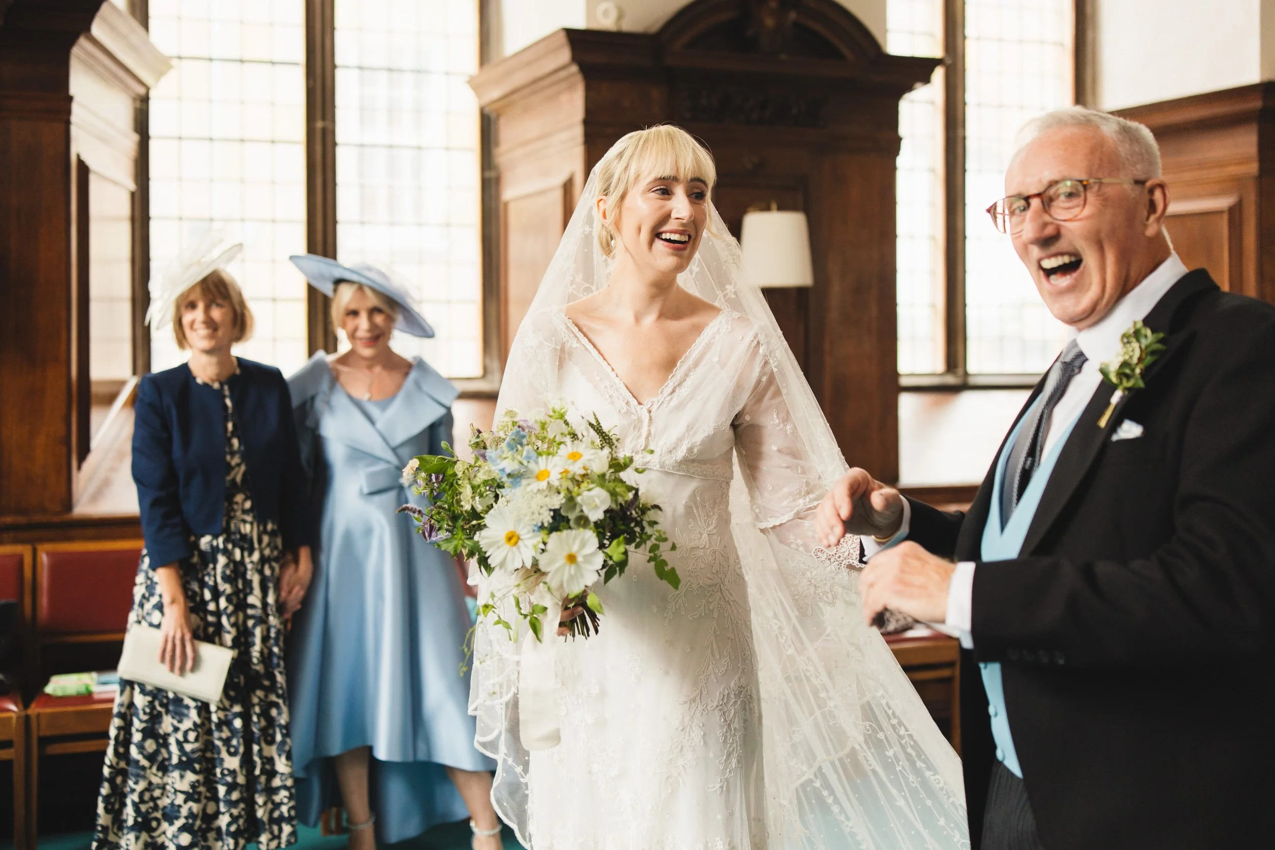 028_pembroke-college-chapel-cambridge-wedding-photography_cat-lane-photo.jpg