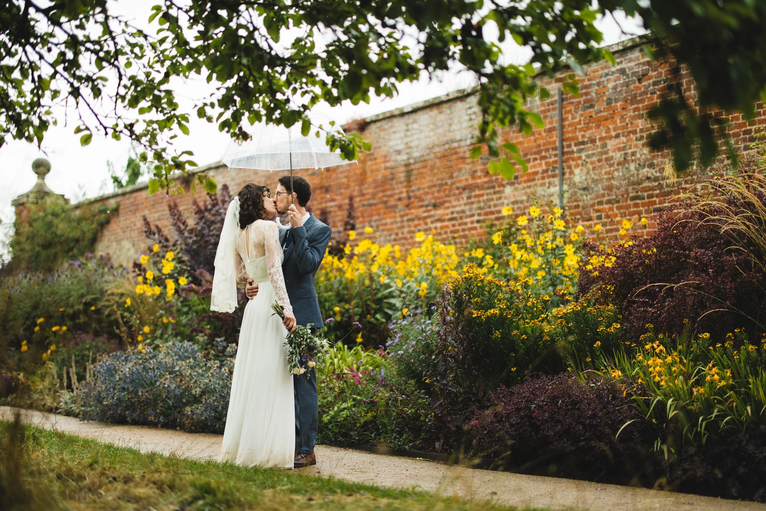 050_wimpole-gardens-longstowe-hall-cambridge-wedding-photography_cat-lane-photo.jpg
