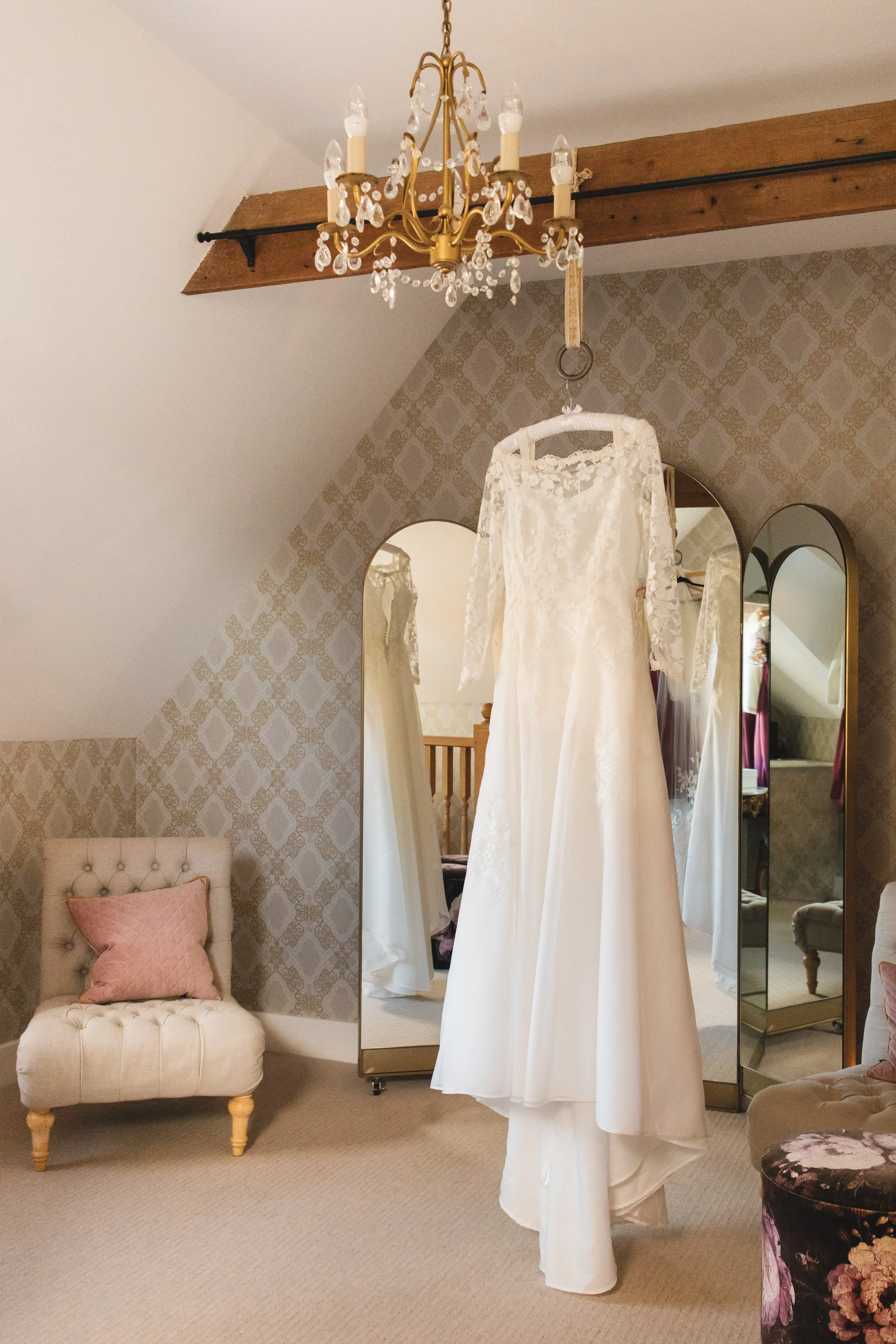 004_bassmead-manor-barns-wedding-photography_cat-lane-photo.jpg