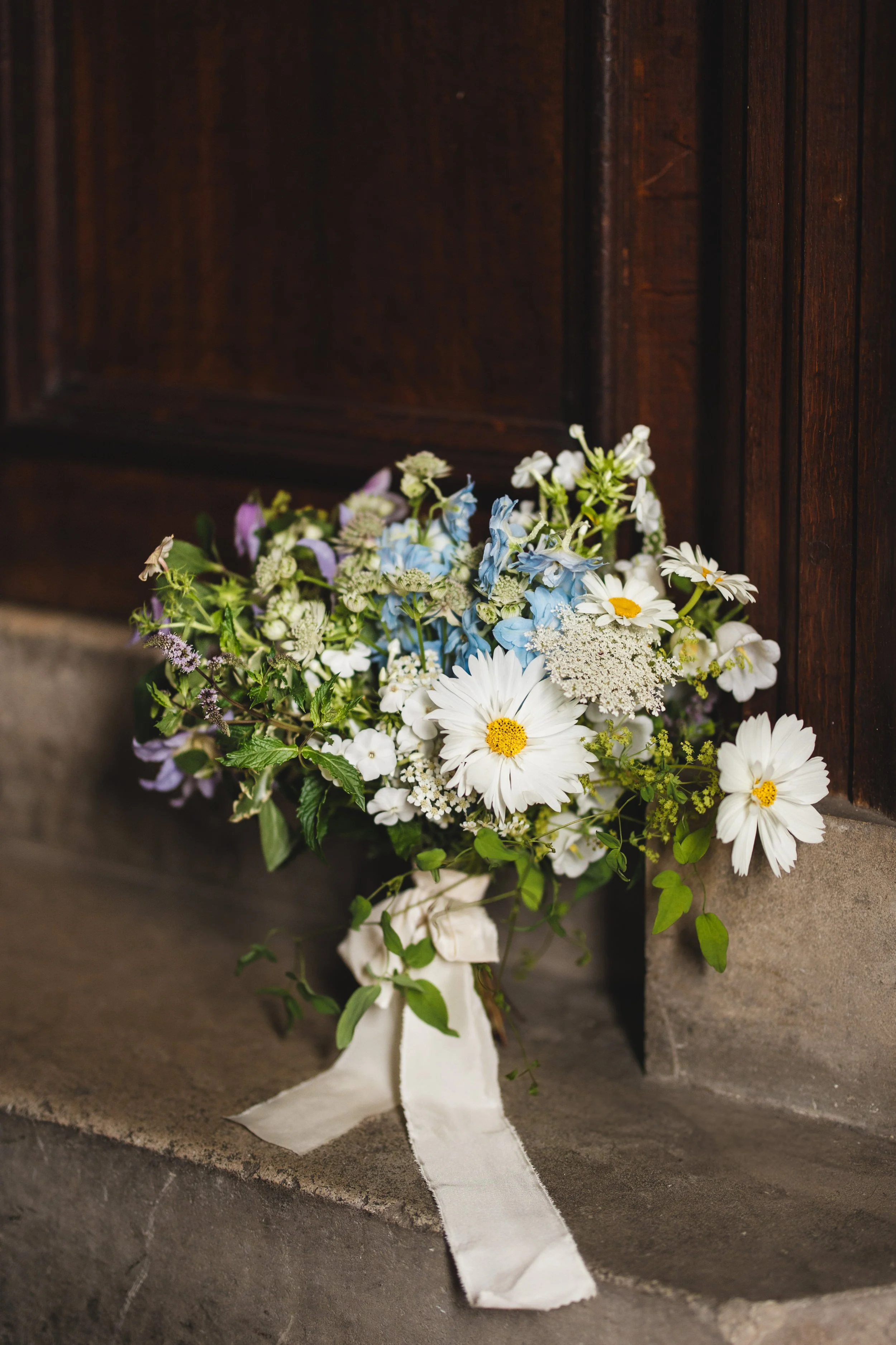003_pembroke-college-chapel-cambridge-wedding-photography_cat-lane-photo.jpg