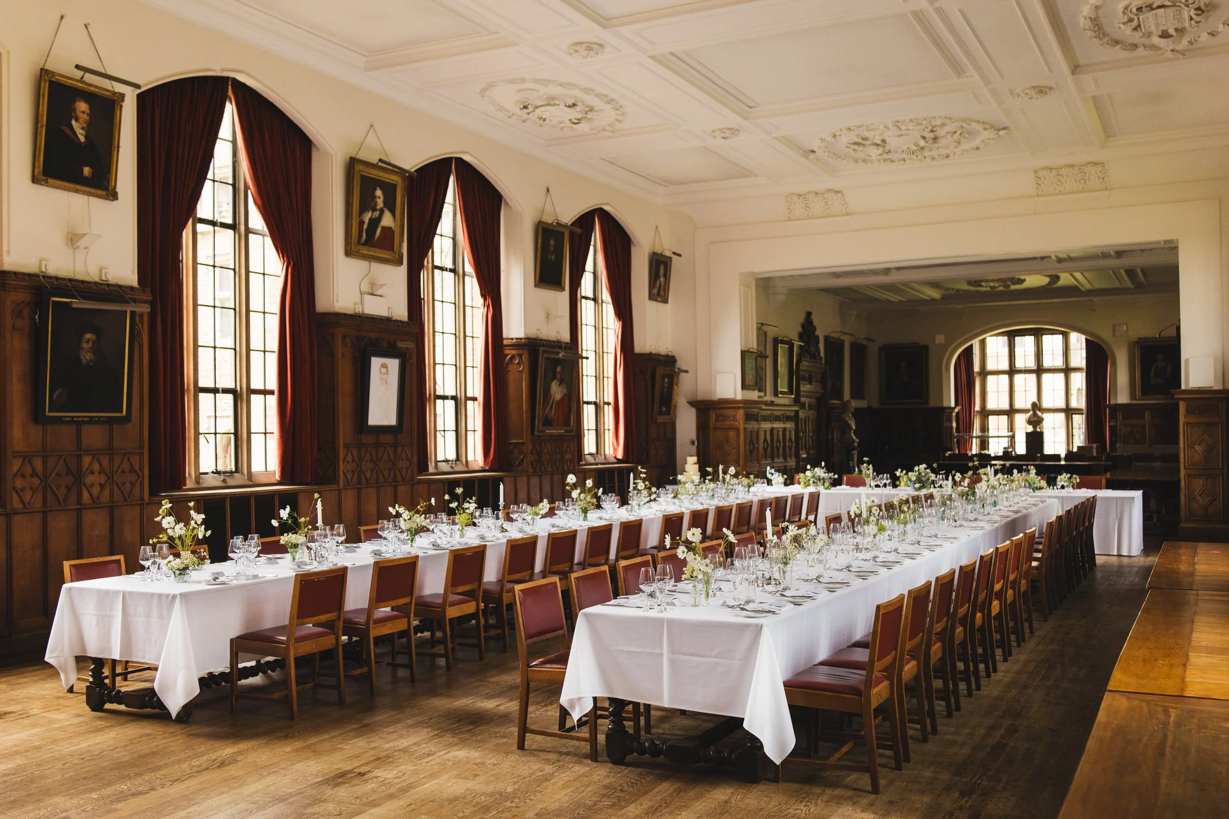 066_pembroke-college-chapel-cambridge-wedding-photography_cat-lane-photo.jpg