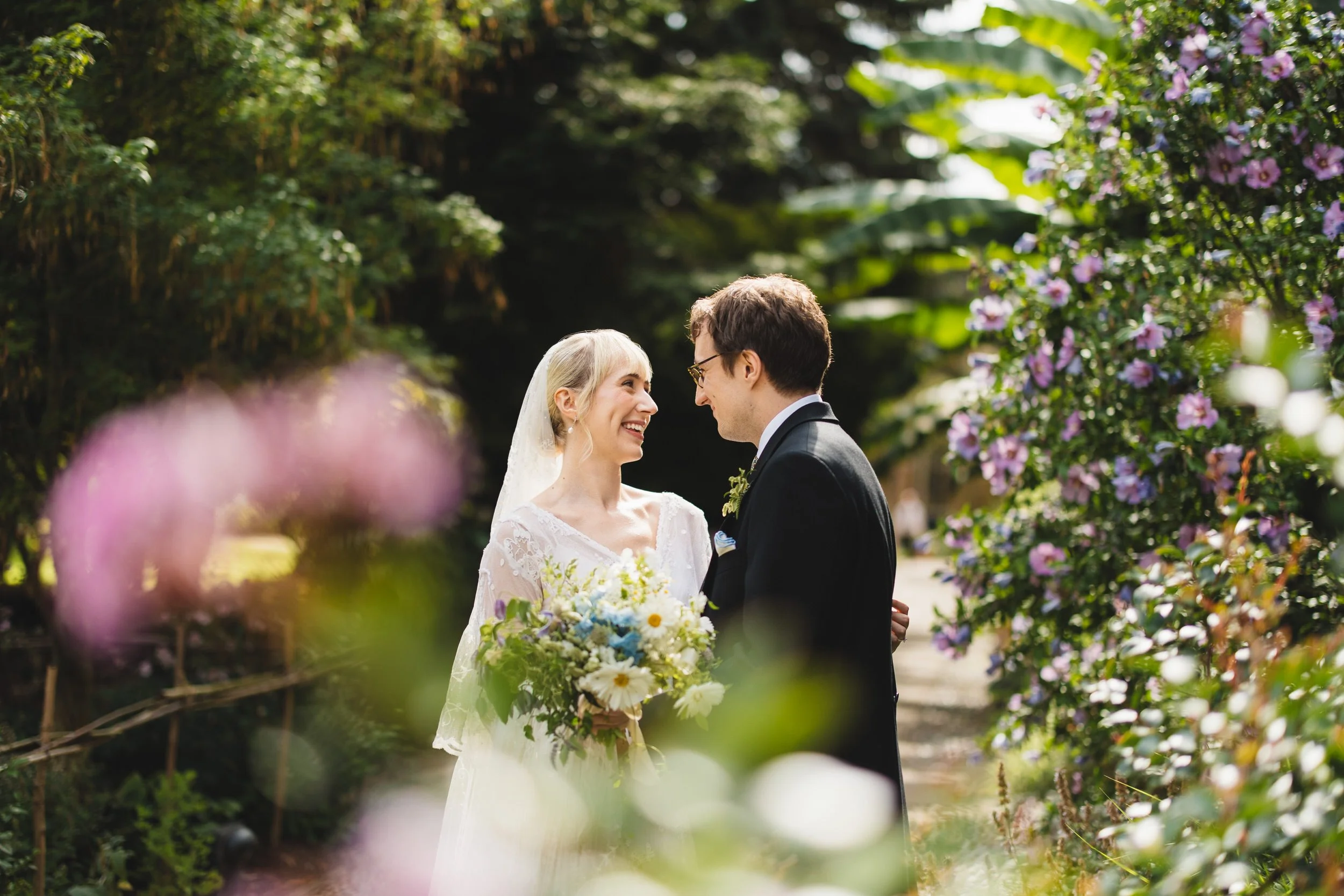 065_pembroke-college-chapel-cambridge-wedding-photography_cat-lane-photo.jpg