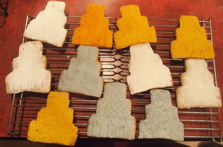 Instead of a cake for your wedding, why not have wedding cake cookies.