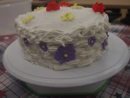 A basket weave design on the side with flowers.