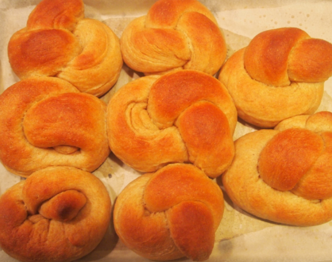 Hot Rolls - perfect for dinner parties or dinner in general.
