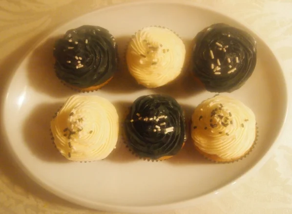 Graduation cupcakes for you grads whether it's from Kindergarten, high school, or college.
