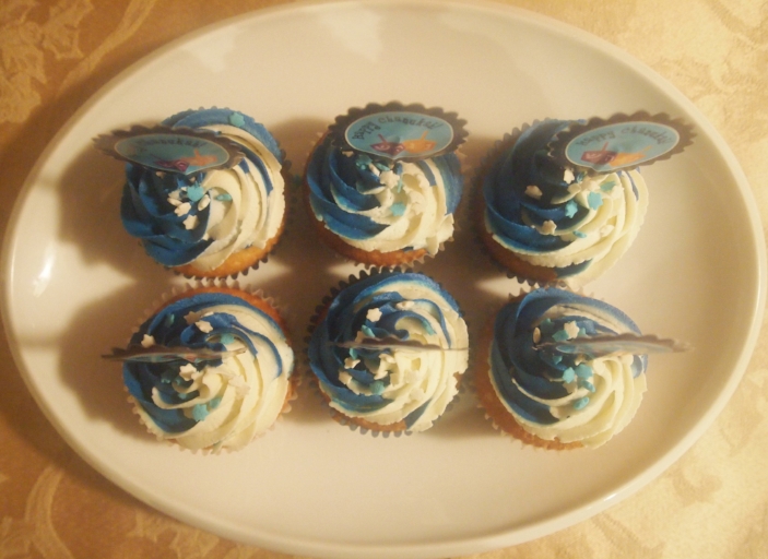Swirled vanilla cupcakes. In the colors of the Israeli flag.