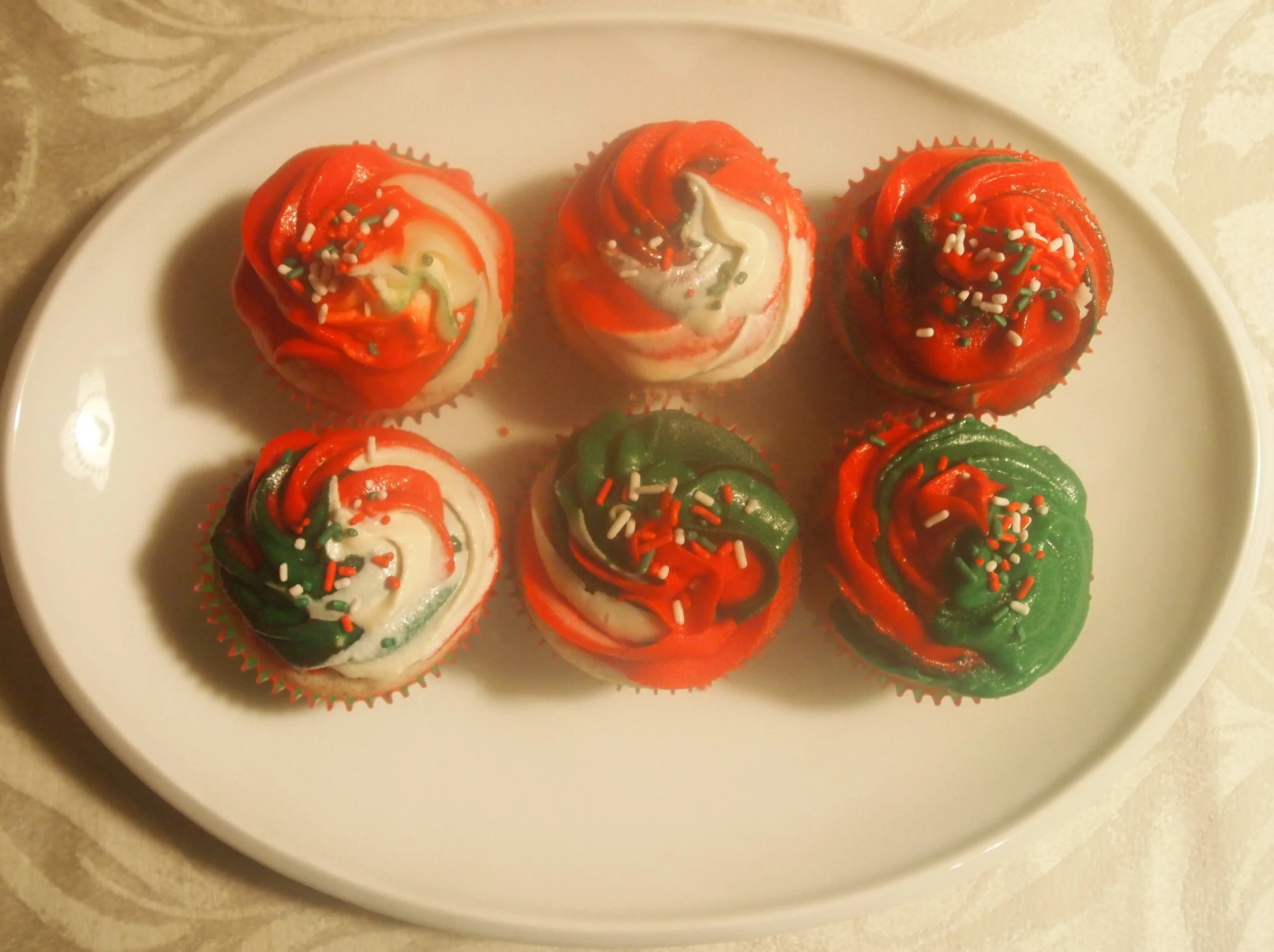Snicker doodle cupcakes - also with swirls.