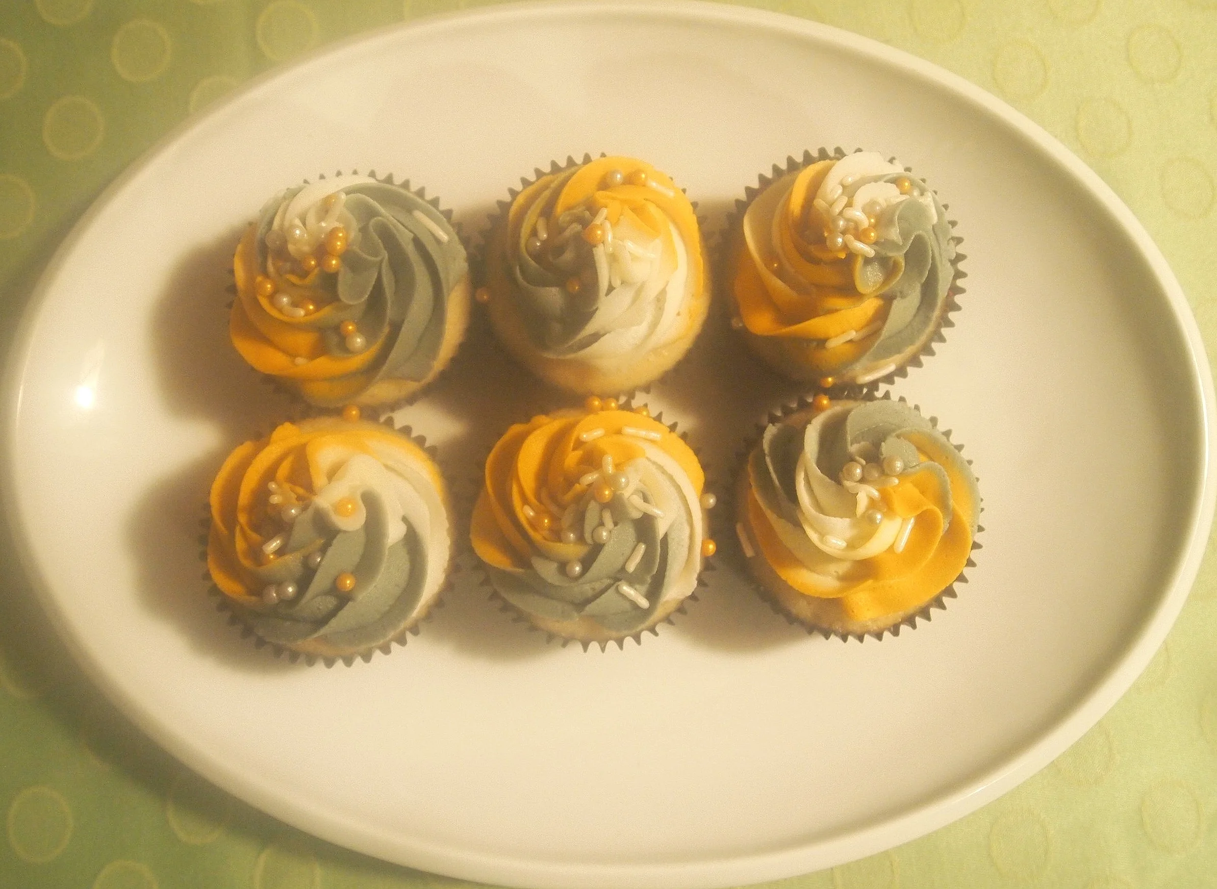 Champagne - best way to ring in the New Year, buttercream is also scented.