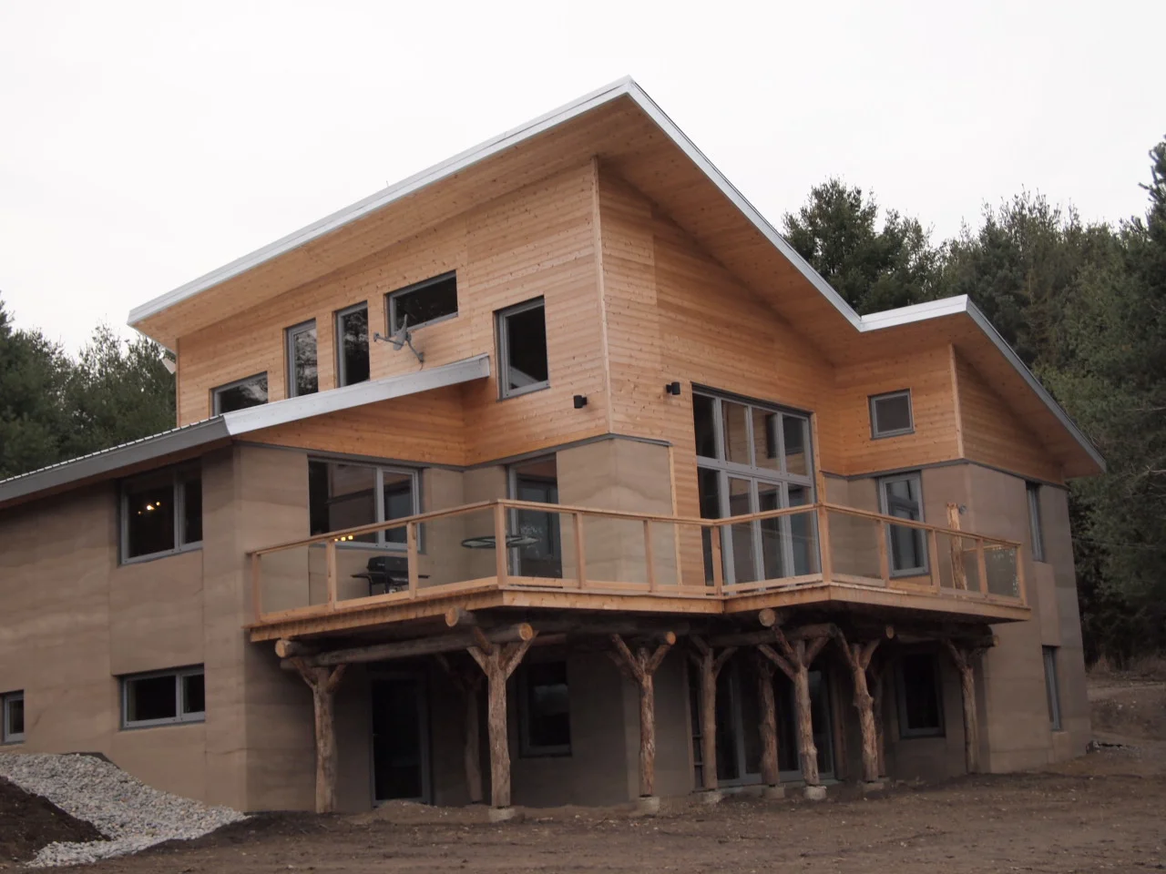 Aercura-rammed-earth-house-058.jpg