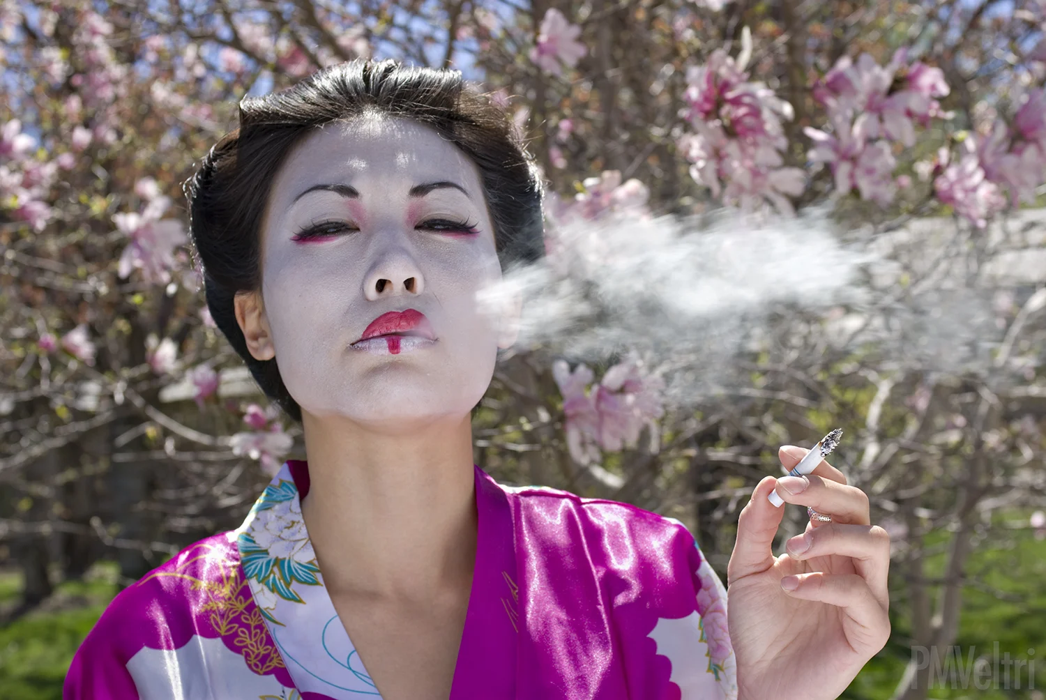 Smoking Gehisa 3356A.jpg