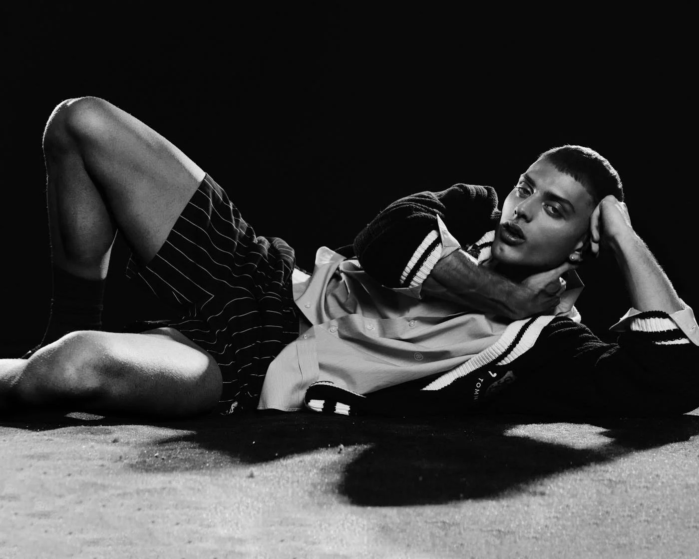 LE MILE Magazine Dancer Simone Emili editorial photo Cosimo Buccolieri Simone wears a cardigan by TOMMY HILFIGER, a shirt by BOSS, pants by MOSCHINO, shoes by SEBAGO, and jewellery by N21