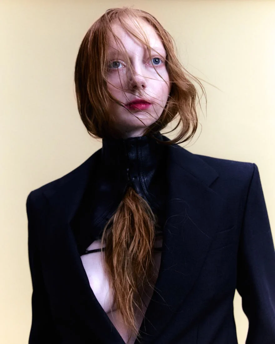 BRYDIE CLEVERINGA LE MILE Magazine SS26 Womenswear Editorial look Brydie wears a total look by MCQUEEN