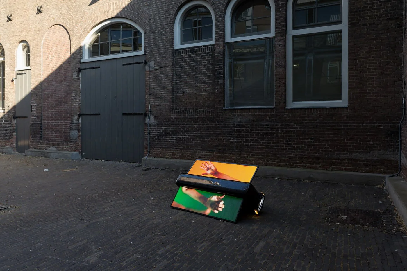 Jessica Wilson, The Commute, 2025 Repurposed LED taxi top, custom software, CG animation, 8:37 65 x 136 x 70 cm (25 5/8×53 1/2×27 1/2 in) Diez Gallery