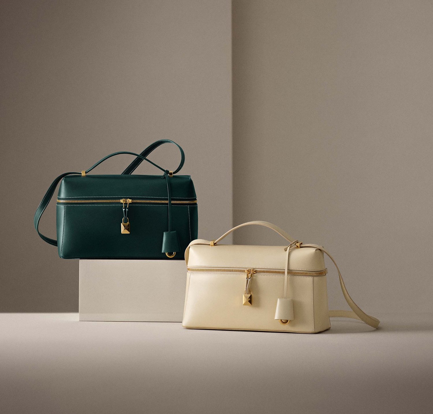 Latest Fashion Brand Updates, Campaigns & Shows  LE MILE Magazine News  Blog - Loro Piana All-New Extra Bag: The Must-Have Accessory of Fall  Winter 2023-2024 - LE MILE