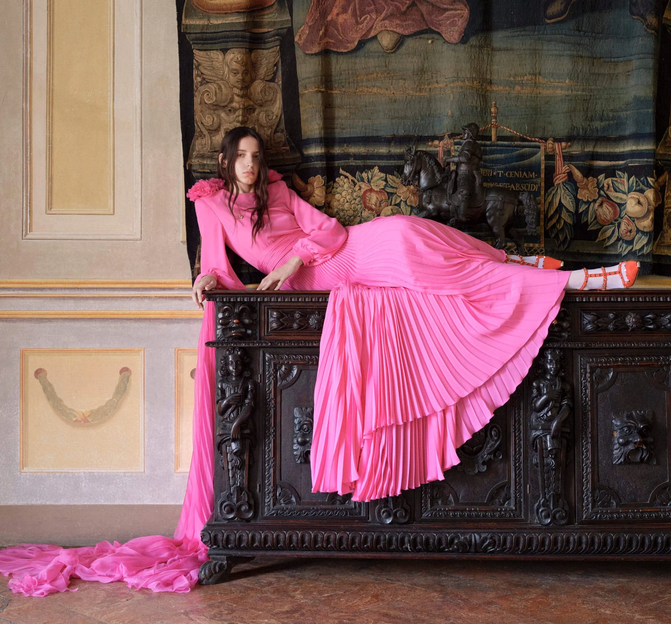 VALENTINO - Cruise 2027 Feels Like a Private Archive