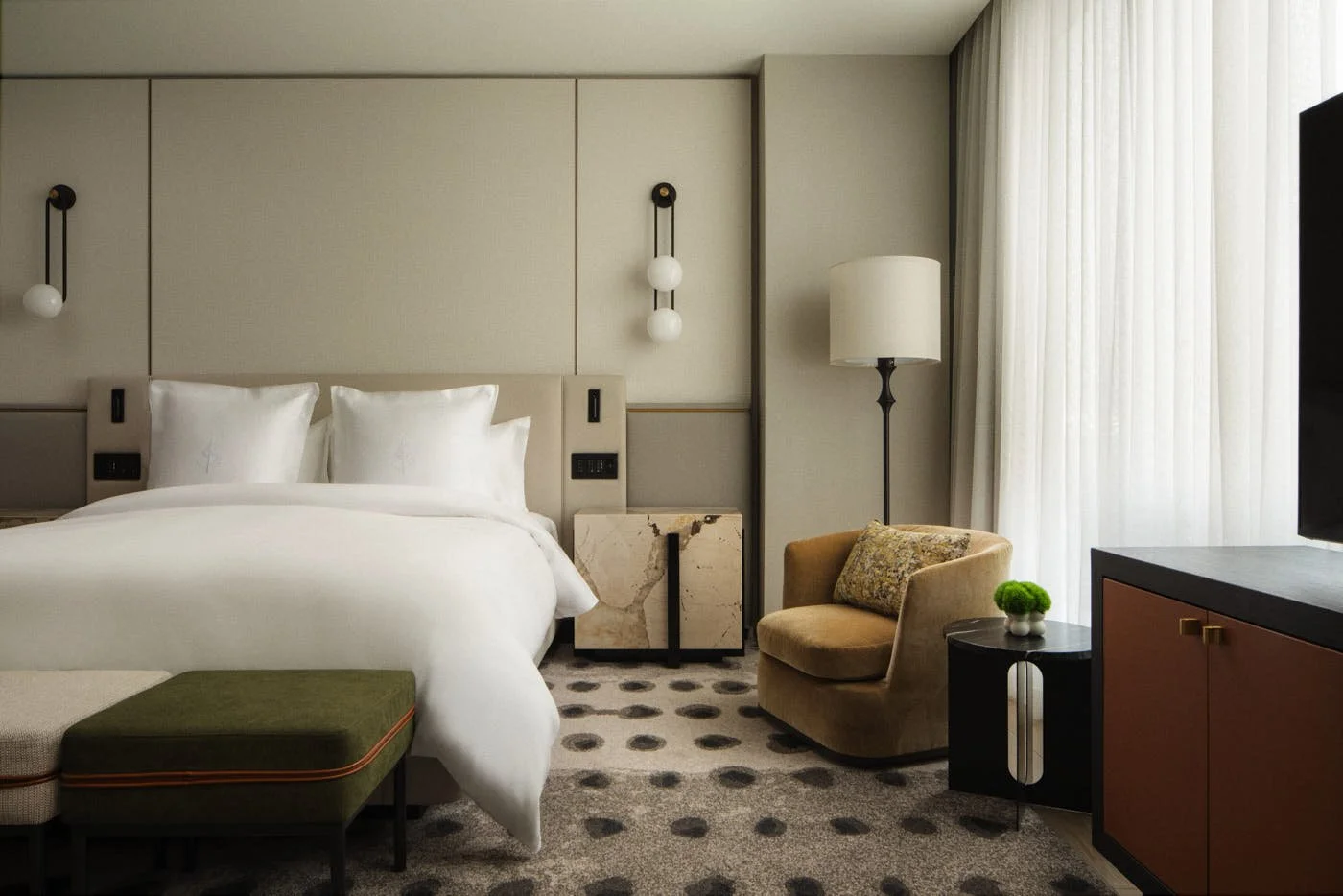 Toronto Four Seasons Hotel LE MILE Magazine Hotel Review Suite