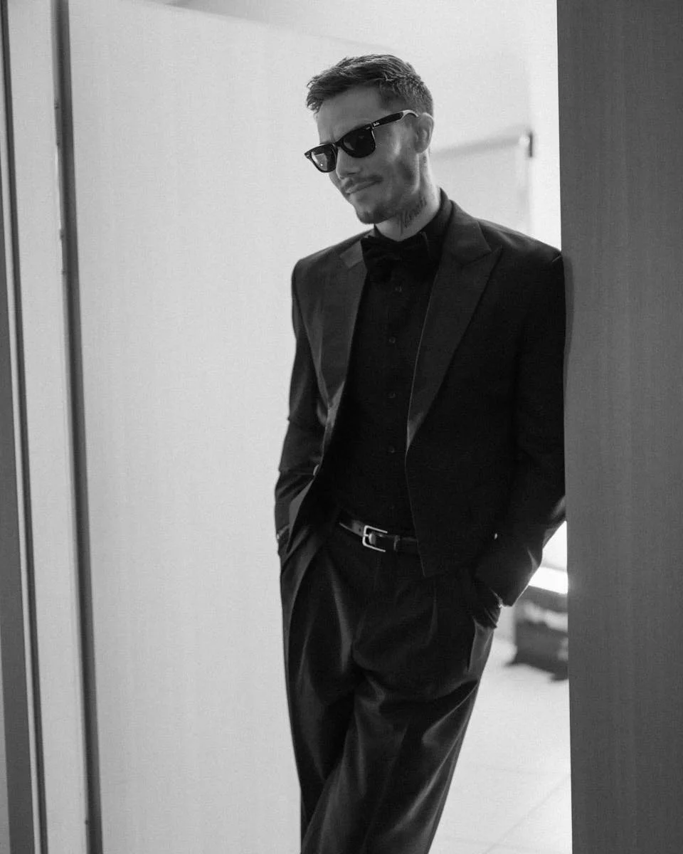 KAAZE in a black suit and sunglasses in a black-and-white portrait — LE MILE