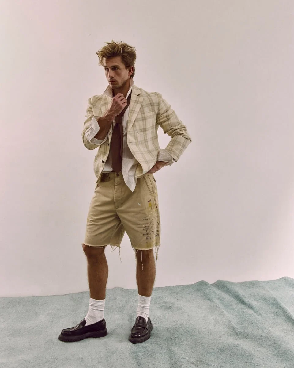 LE MILE Magazine James Yates GANT SS26 Digital Cover James wears blazer DRUMOHR, shirt and tie CANALI, shorts POLO RALPH LAUREN, shoes GANT