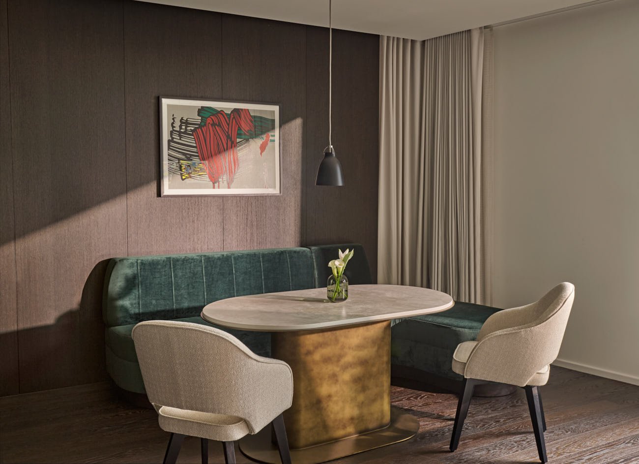 Koenigshof Munich panoramic suite LE MILE Magazine