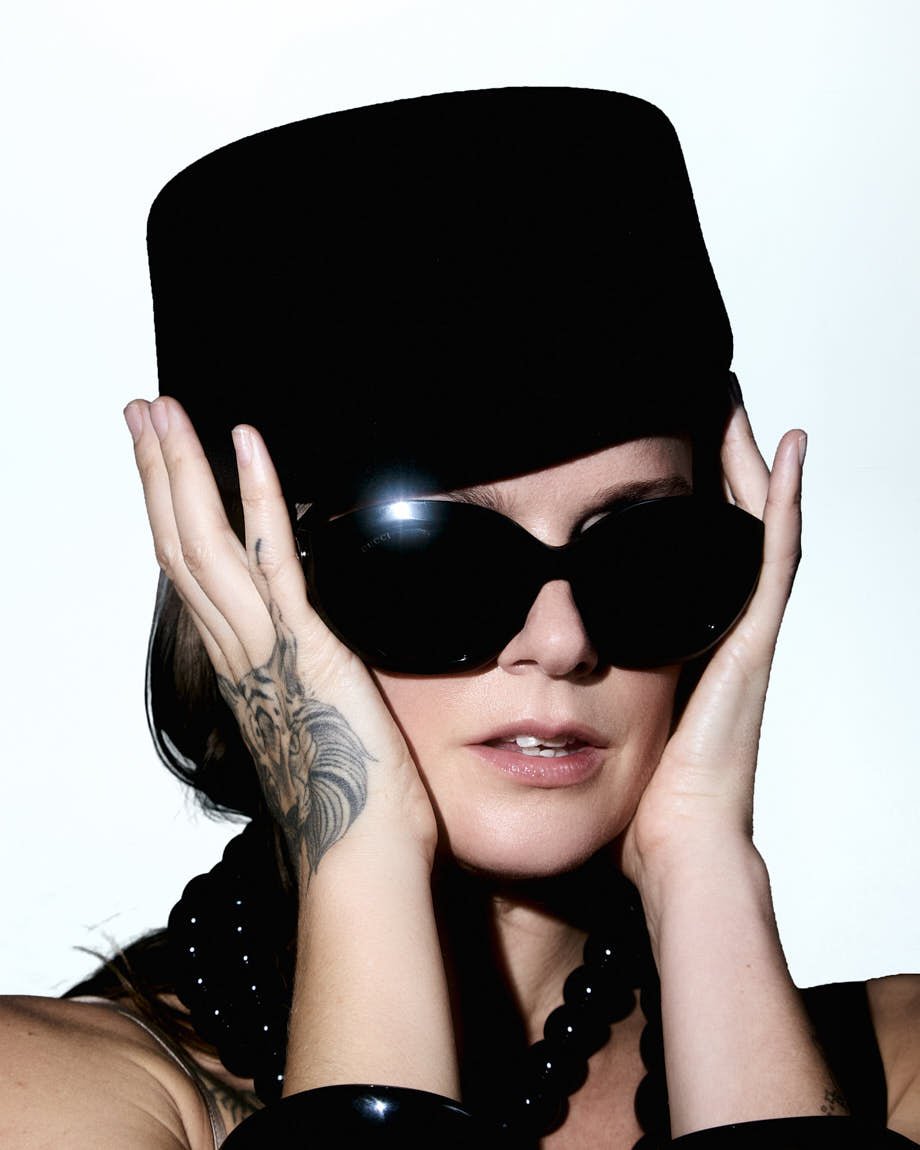 Tove Lo Cover for LE MILE Magazine wearing FW26 Tove Lo wears sunglasses by GUCCI, a hat by H&M and jewelry from FASHION ARCHIVE