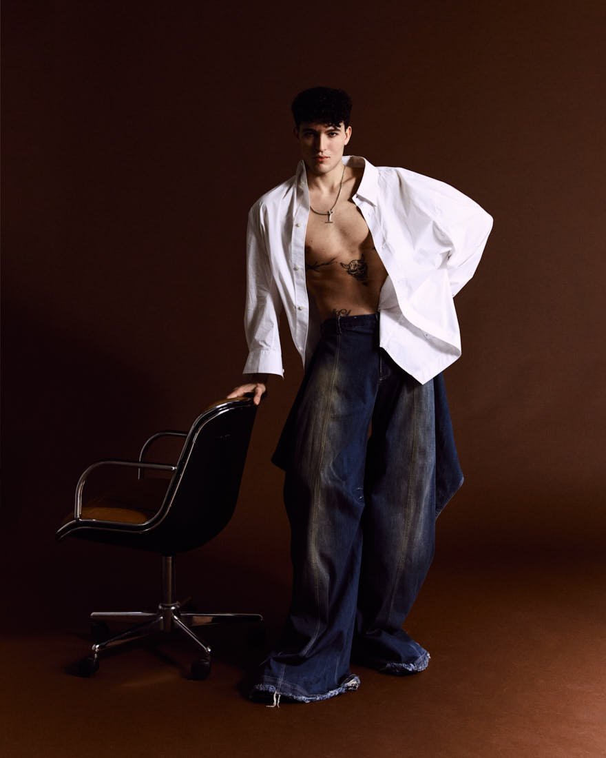 LE MILE Magazine Digital Cover SS26 model LUCA COBELLI photographer Cosimo Buccolieri lemilestudios Luca wears a shirt by HED MAYNER, pants by ACT N.1 and shoes by PREMIATA